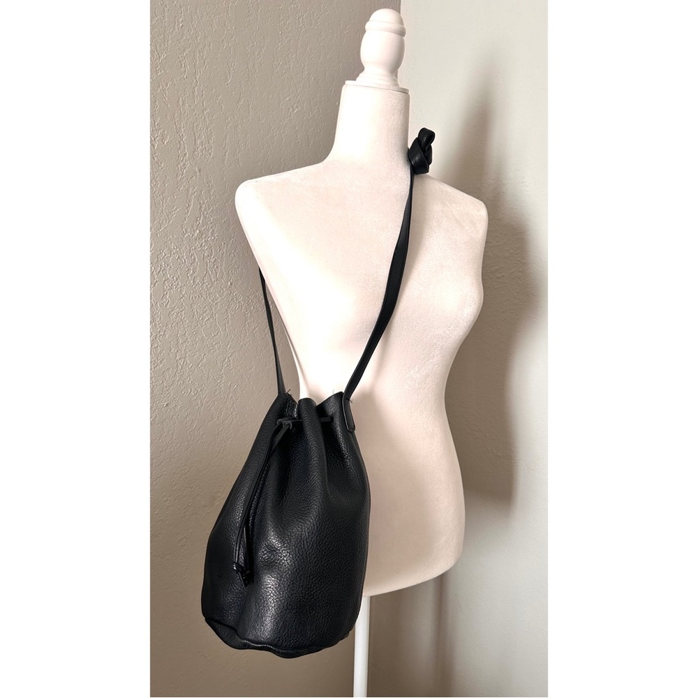 Baggu leather bucket bag in Black